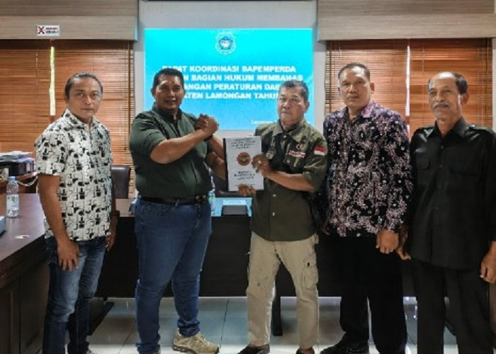 Desak Produk Hukum Pro-Rakyat, NGO JALAK Serahkan Kajian Raperda ke DPRD Lamongan