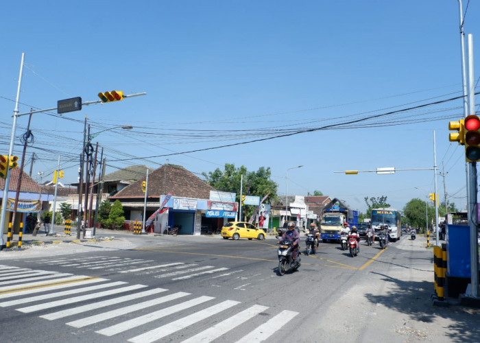 Dua Proyek Traffic light di Kabupaten Madiun Diaktifkan