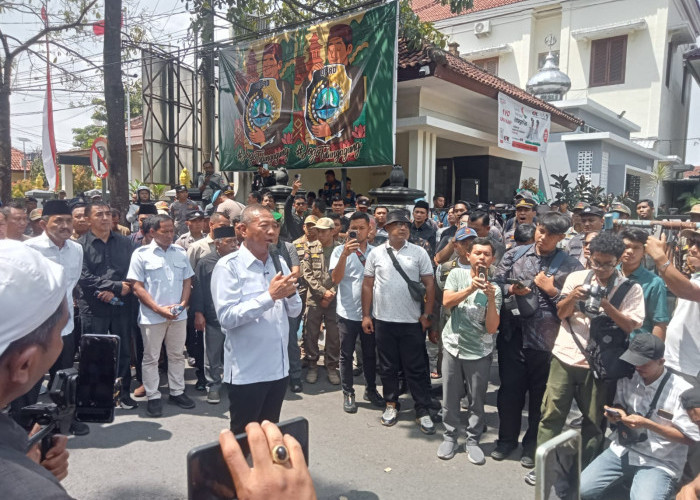 Bupati dan Ketua DPRD Temui Pejuang Gayatri Tulungagung dalam Aksi Damai