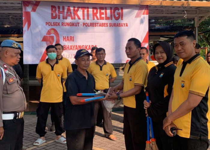 Sambut Hari Bhayangkara Ke-79, Polsek Rungkut Gelar Bakti Religi dan Bakti Sosial di Masjid At-Muttaqien