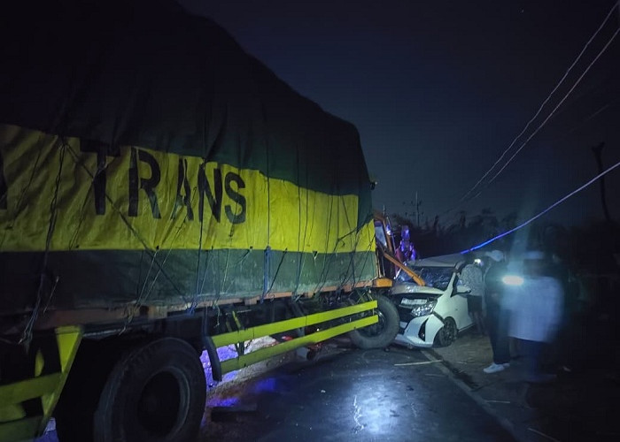Avanza Tabrak Truk Fuso di Pantura Situbondo, Korban hanya Luka Lecet