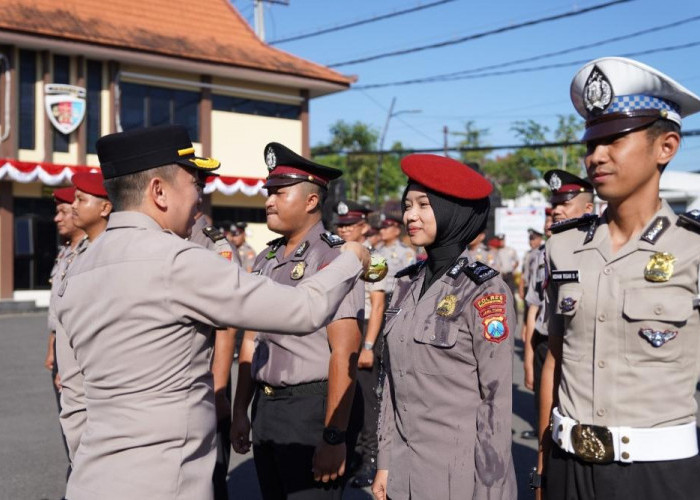 79 Personel Polres Bojonegoro Naik Pangkat, Kapolres AKBP Afrian: Jadikan Motivasi Tingkatkan Kinerja