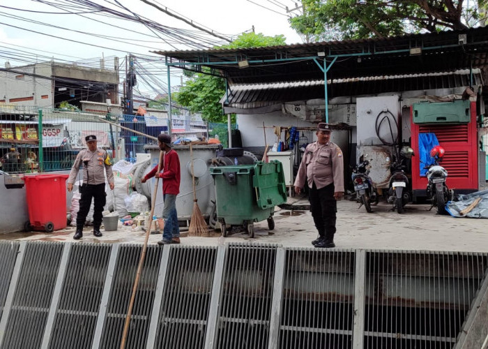 Polsek Wiyung Intensifkan Patroli Antisipasi Banjir Jelang Natal dan Tahun Baru