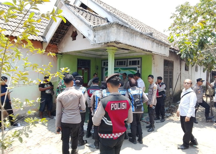 PN Lamongan Eksekusi Rumah Warga Gembong, Sengketa Lelang Sisakan Duka bagi Keluarga