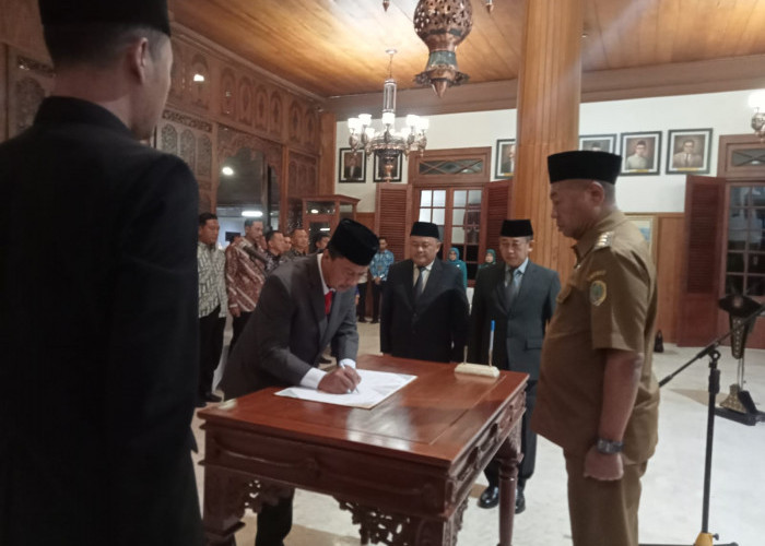 Sempat Mangkir, Mantan Sekda Tulungagung Akhirnya Dilantik Jadi Kepala Disnakertrans