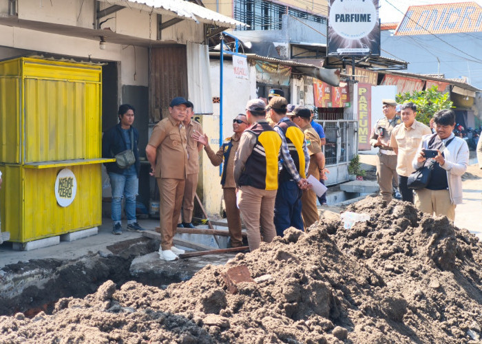 Sidak Jalan Bluru Kidul, Bupati Subandi: Proyek Harus Tepat Waktu 
