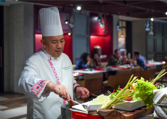 DoubleTree by Hilton Surabaya Sajikan Jelajah Kuliner Thailand dan Jepang Lewat ''Bangkok Street Tokyo Treats'