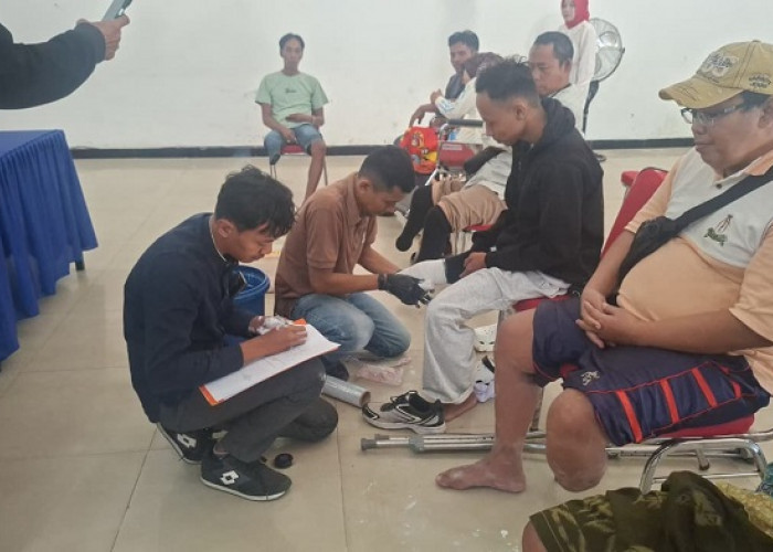 Enam Warga Sumenep Ikuti Pengukuran Kaki Palsu Program Bakti TNI AD