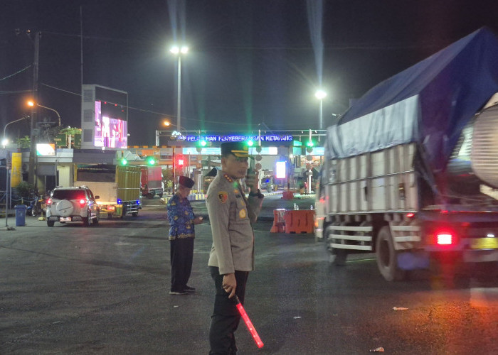 Polresta Banyuwangi Siaga Penuh Atasi Kepadatan Arus di Pelabuhan Ketapang