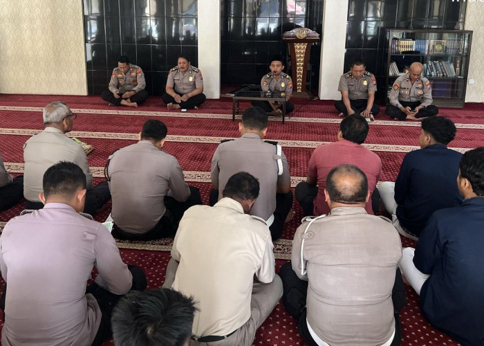 Polres Pelabuhan Tanjung Perak Gelar Binrohtal Rutin