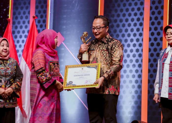 Gresik Raih Penghargaan Terbaik 1 Investment Award Jatim 2024