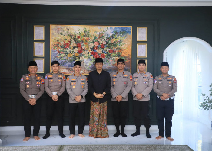 Kapolres Kediri Kota Silaturahmi ke Ponpes Al Falah Ploso, Perkuat Sinergi dengan Ulama Jelang Tugas Baru