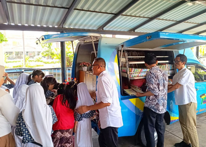 Pemkot Surabaya Luncurkan 4 Mobil Perpustakaan Listrik untuk Perkuat Literasi dan Energi Bersih
