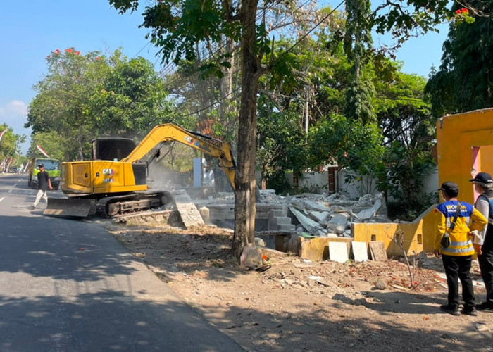 Belasan Bangunan Selatan GOR Ki Mageti Magetan Dibongkar, Nasib Warga Terdampak Belum Jelas
