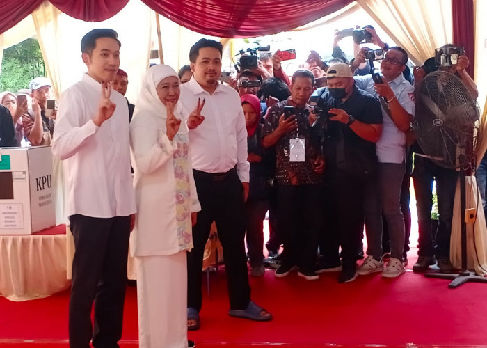 Nyoblos di TPS 19 Jemursari, Khofifah Optimistis Menang Signifikan