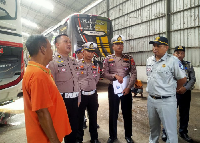 Polres Ngawi Gelar Ramp Check Massal, Pastikan Angkutan Umum Aman Beroperasi Akhir Tahun