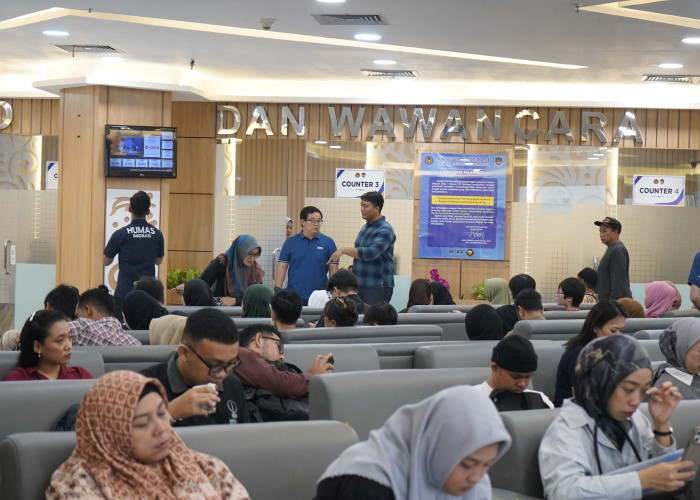 Paspor Simpatik Harkitnas, Imigrasi Surabaya Kebanjiran Pemohon: 188 Warga Dilayani di Akhir Pekan