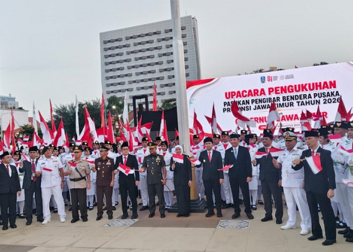 76 Paskibraka Jatim Dikukuhkan Khofifah, Siap Kibarkan Merah Putih di Grahadi