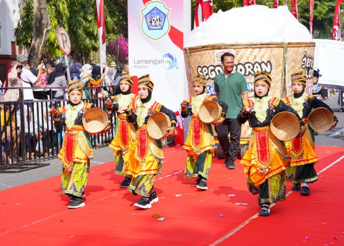 Semarak HUT ke-81 RI, Ratusan Pelajar Lamongan Tumpah Ruah di Karnaval Megilan