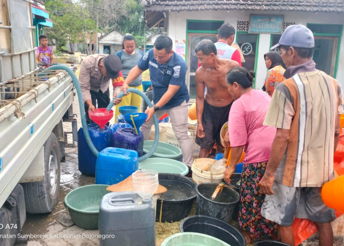 10 Ribu Liter Air Bersih Disalurkan Polres Bojonegoro ke Desa Tlogohaji