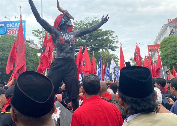 Pawai Budaya Iringi Pendaftaran Eri-Armuji ke KPU Surabaya, Diikuti 3.000 Lebih Simpatisan