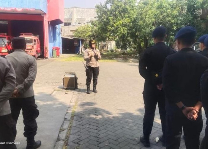 Kapolsek Wiyung Pimpin Pengamanan Rute Konvoi PSHT, Tekankan Pendekatan Humanis