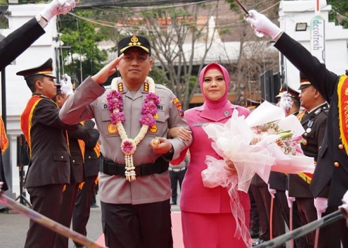 Resmi Jabat Kapolresta Malang Kota, Kombespol Danang Setiyo Pambudi Disambut Pedang Pora