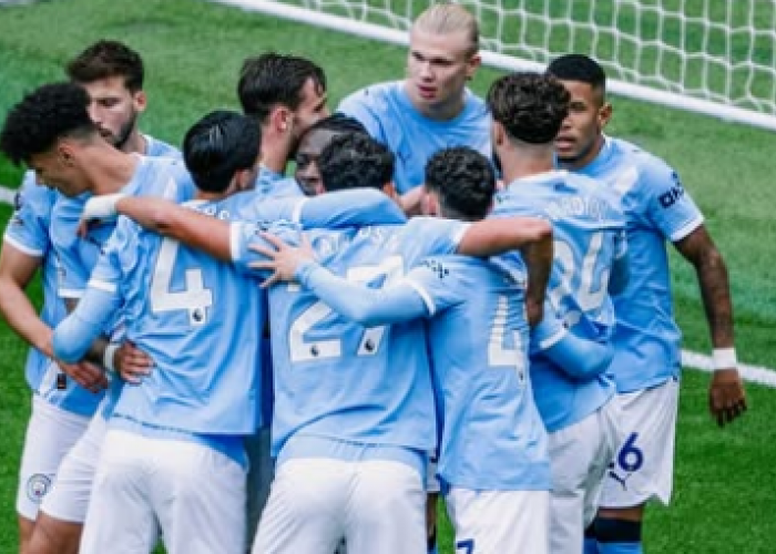 Manchester City Libas Burnley, Pep Guardiola Soroti Performa Gemilang Doku