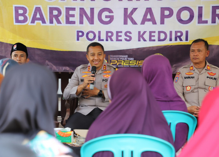 Cangkrukan Bareng Kapolres Kediri, Warga Prambatan Antusias Sampaikan Aspirasi