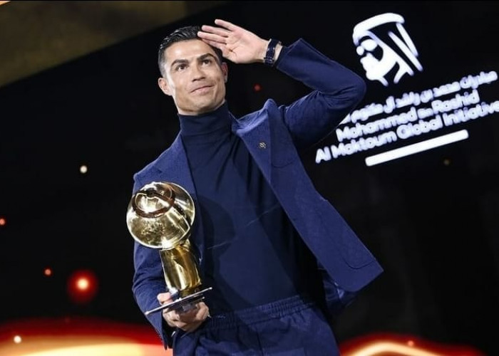 Ronaldo Kalahkan Messi, Versi Forbes, CR-7 Jadi Atlet dengan Bayaran Tertinggi di Dunia Yaitu Rp 4,1 Triliun