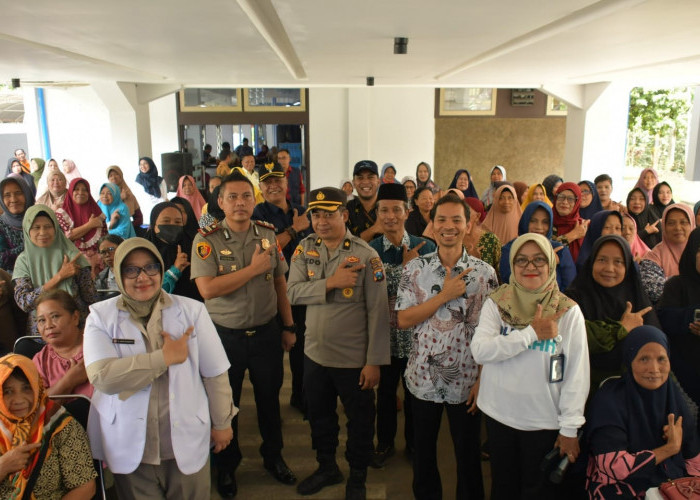 Peduli Masyarakat Karangkates, PJT I Gelar Cek Kesehatan Gratis dan Tebus Murah Sembako