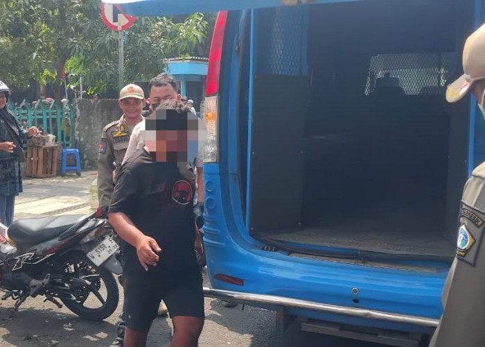 Meresahkan, Dinsos Gresik Evakuasi ODGJ Berhubungan Intim di Pinggir Jalan