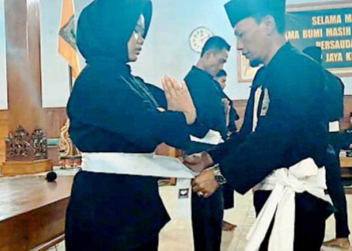 Komisariat Padepokan PSHT Cabang Nganjuk Gelar Penyerahan Sabuk Putih dan Santunan