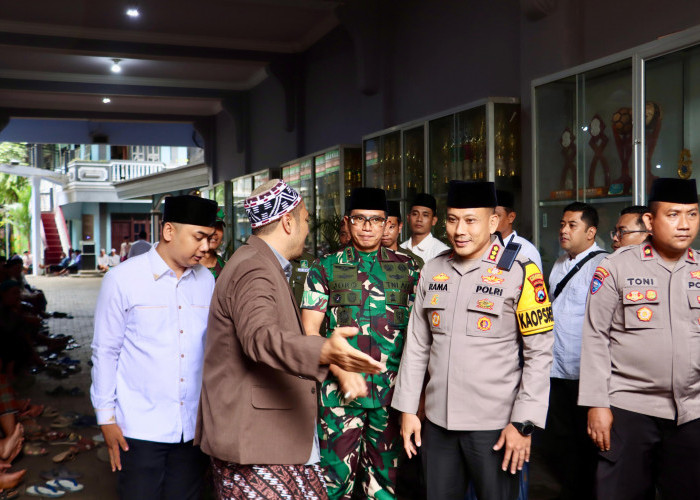 Kapolresta Banyuwangi Hadiri Haul Masyayikh di Ponpes Darussalam Blokagung