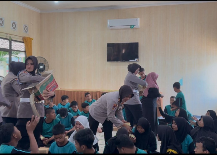 Tebar Senyum Kebahagiaan Polwan Polres Pasuruan Bersama Anak Disabilitas SLBN Pandaan