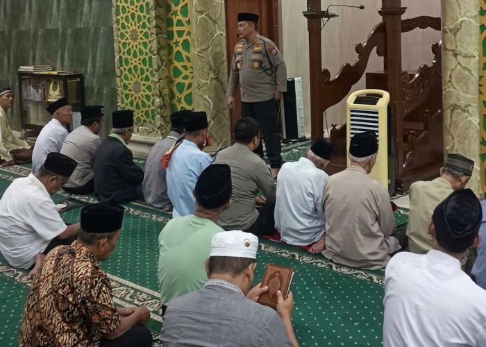 Kapolsek Sukomanunggal Gelar Silaturahmi Bersama Tokoh Agama di Masjid Al Barokah