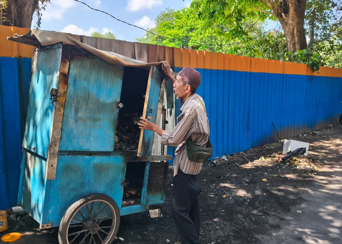 Mobil Patroli Terbakar di Tambaksari, Dua Rombong Pedagang Ikut Hangus