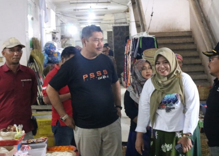 Jelang Nataru, Wabup Situbondo Ulfiyah Sidak Pasar Tradisional Asembagus
