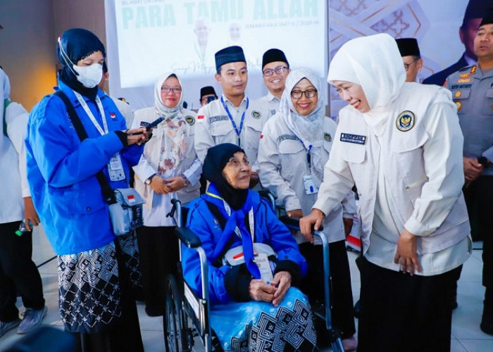  Khofifah Pastikan Layanan Haji Jatim Terus Ditingkatkan, Bandara Dhoho Ditarget Layani Jamaah Mulai 2027