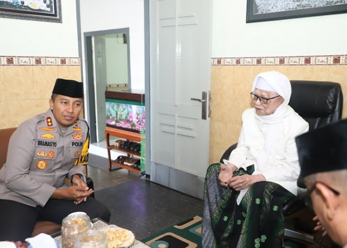 Perkuat Sinergi, Kapolres Kediri Sambangi Pengasuh Tertinggi Ponpes Lirboyo