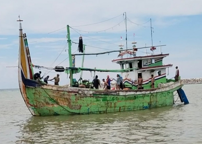 KMN Entok Hilang Kontak di Kangean, Satpolairud Lamongan Gencar Cari 20 ABK