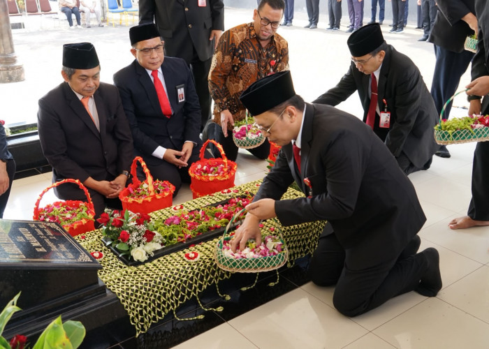 HUT Ke-81 Jatim, Asep Kusdinar Pimpin Ziarah ke Makam Mantan Wagub Abdul Hamid Mahmud