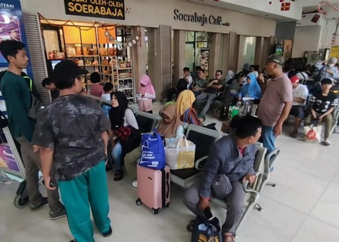 Penumpang Padati Stasiun di Hari Terakhir Masa Angkutan Nataru