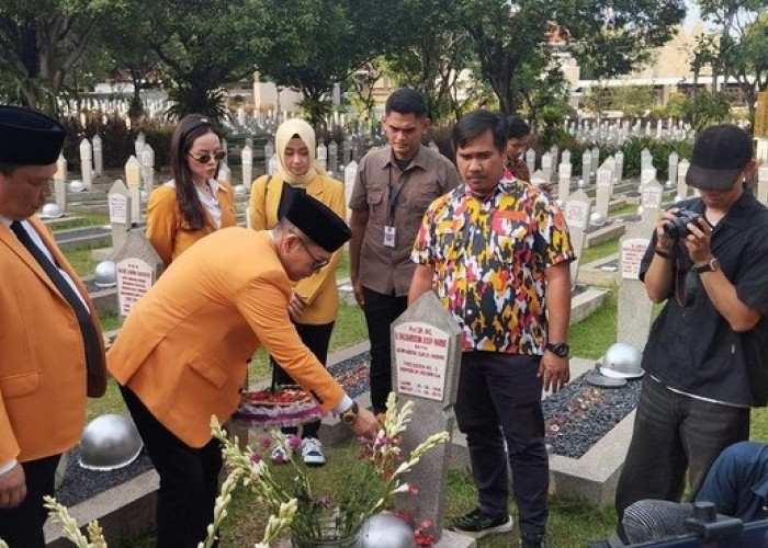 HUT Ke-65 MKGR: Ziarah TMP Kalibata, Adies Kadir Serukan Semangat Berkarya untuk Indonesia