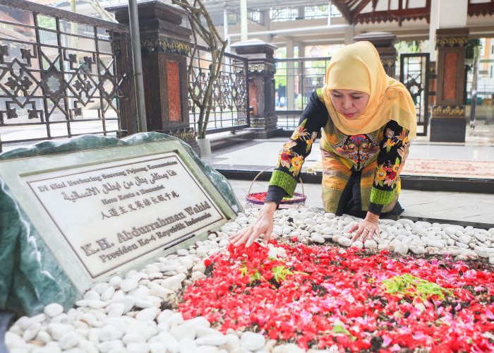 Jelang Idulfitri, Khofifah Sowan ke Tebuireng dan Tambakberas Jombang