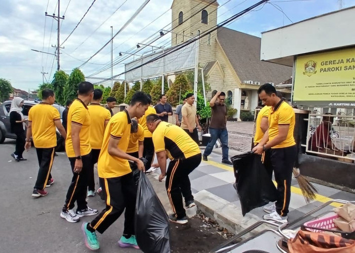 Jember Makin Kinclong! Personel Polres Turun Jalan Dukung Gerakan Indonesia ASRI