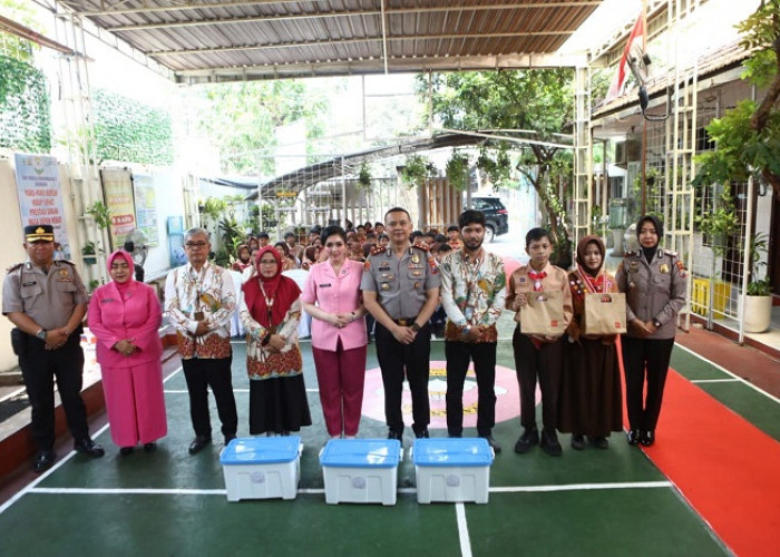 Cegah Bullying di Sekolah, Kapolres Pelabuhan Tanjung Perak Sambangi SMP Kemala Bhayangkari 8