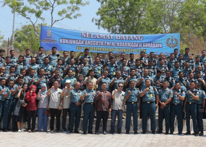 Personel TNI AL Kunjungi Perumahan Kokoh City di Bangkalan