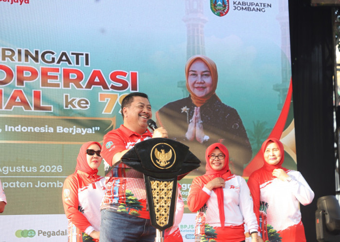 Harkopnas Ke-79, Ribuan Warga Padati Alun-Alun Jombang, Bupati Hadiahkan 2 Paket Umrah