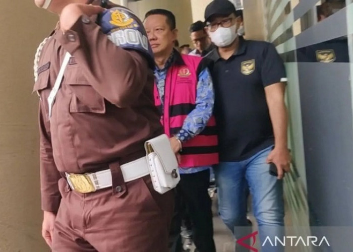Diperiksa Hampir 7 Jam, Febrie Adriansyah Dicecar Soal Tan Kian